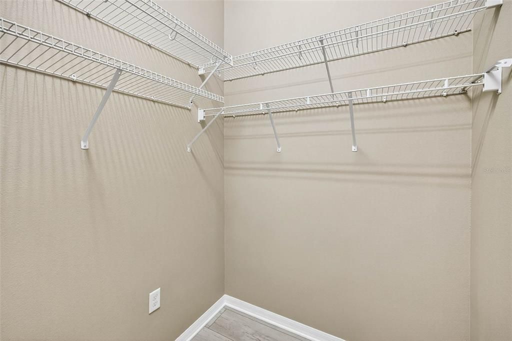 Под контрактом: $682,000 (3 спален, 2 ванн, 2908 Квадратных фут)