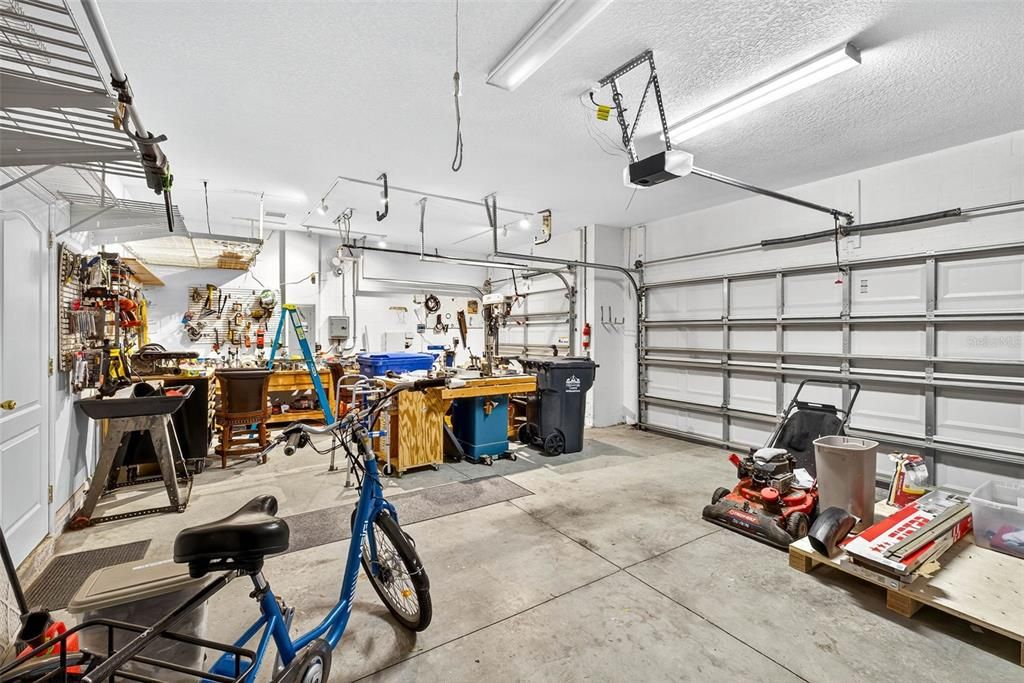 Под контрактом: $682,000 (3 спален, 2 ванн, 2908 Квадратных фут)