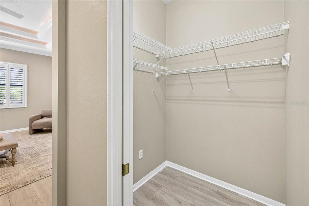 Под контрактом: $682,000 (3 спален, 2 ванн, 2908 Квадратных фут)