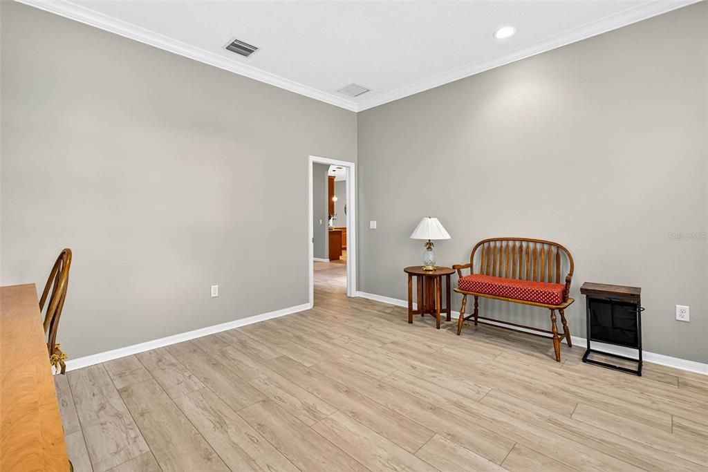 Под контрактом: $682,000 (3 спален, 2 ванн, 2908 Квадратных фут)