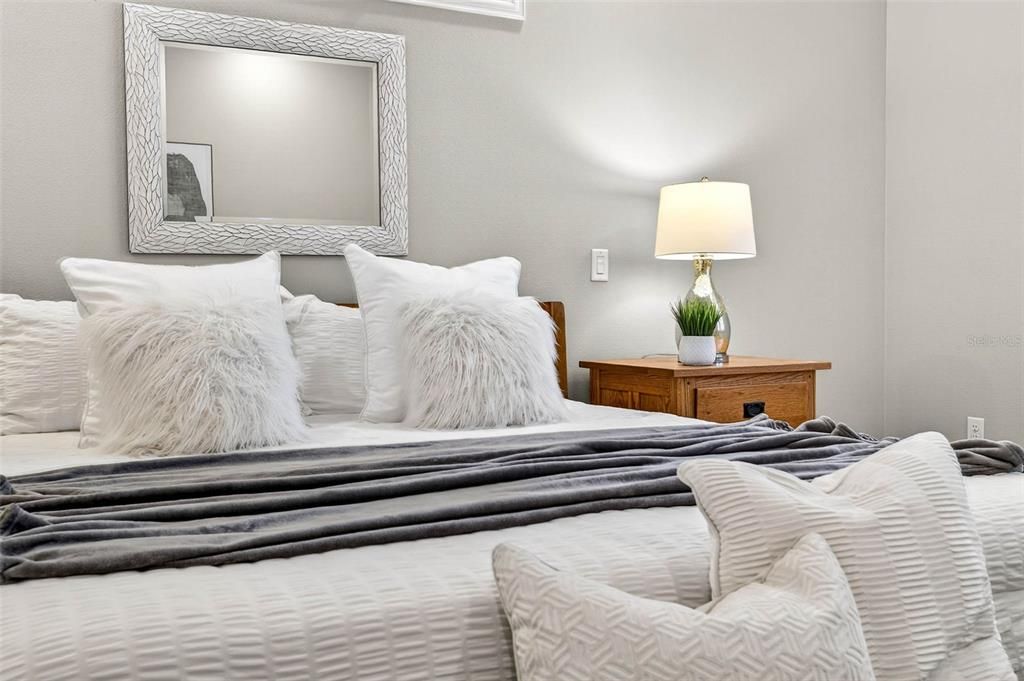 Под контрактом: $682,000 (3 спален, 2 ванн, 2908 Квадратных фут)