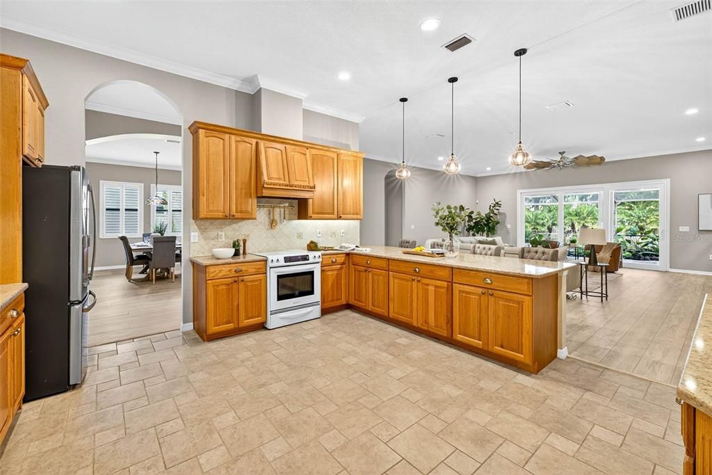 Под контрактом: $682,000 (3 спален, 2 ванн, 2908 Квадратных фут)