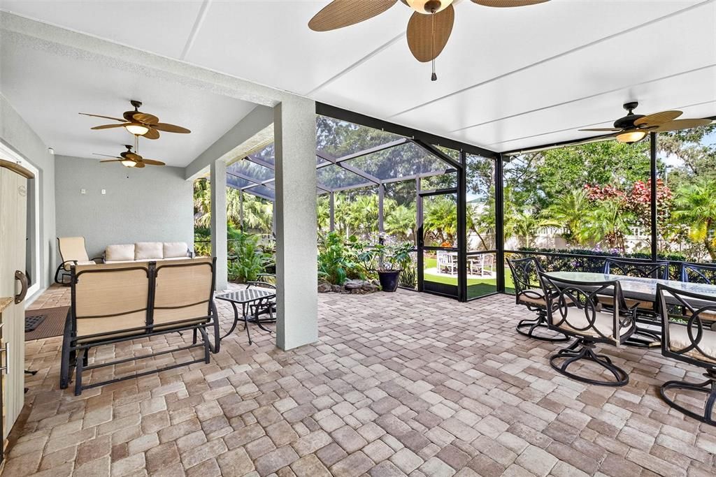 Под контрактом: $682,000 (3 спален, 2 ванн, 2908 Квадратных фут)