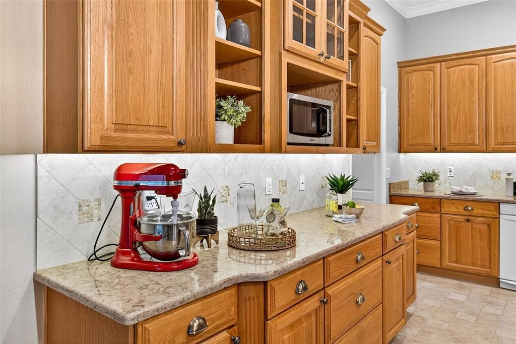 Под контрактом: $682,000 (3 спален, 2 ванн, 2908 Квадратных фут)