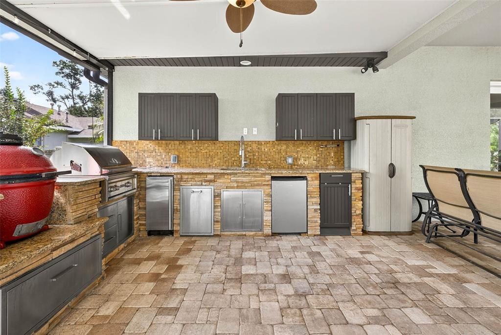 Под контрактом: $682,000 (3 спален, 2 ванн, 2908 Квадратных фут)