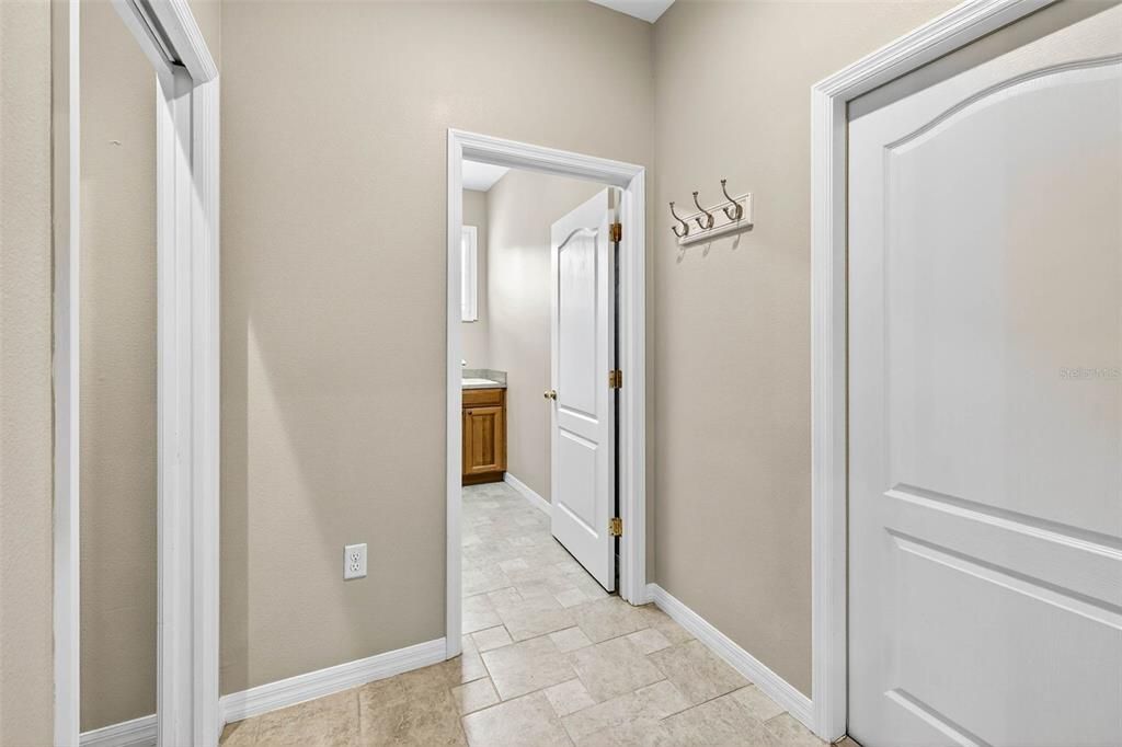 Под контрактом: $682,000 (3 спален, 2 ванн, 2908 Квадратных фут)