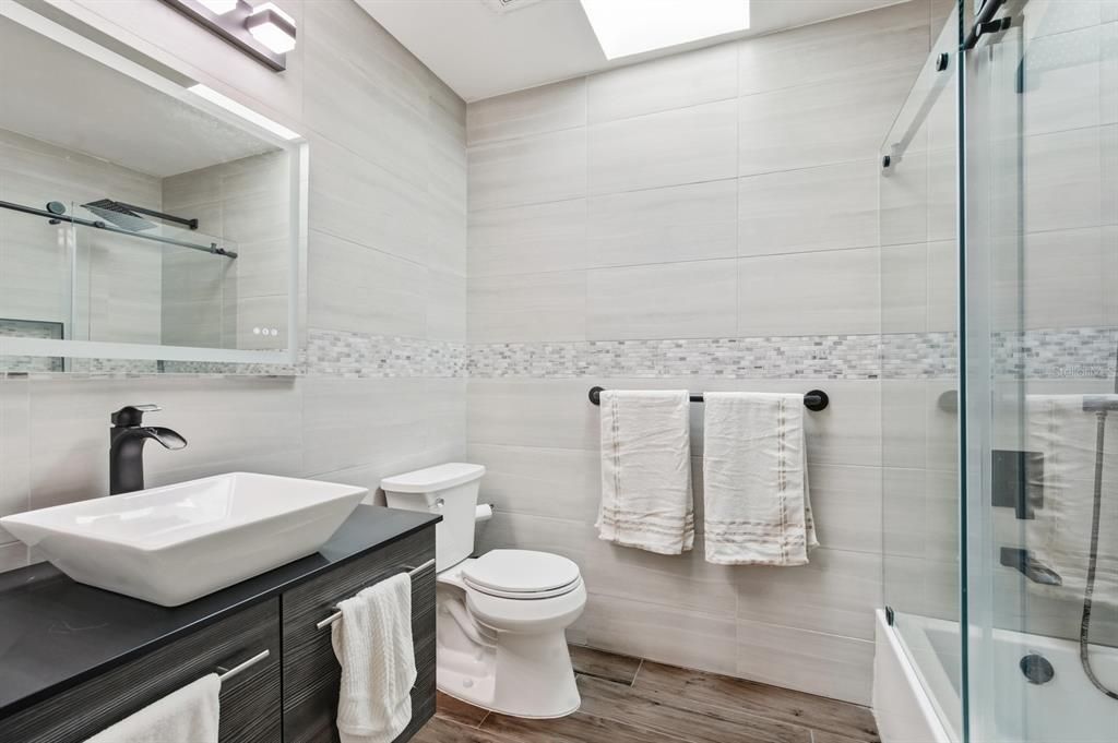 Active With Contract: $389,900 (3 beds, 2 baths, 1329 Square Feet)