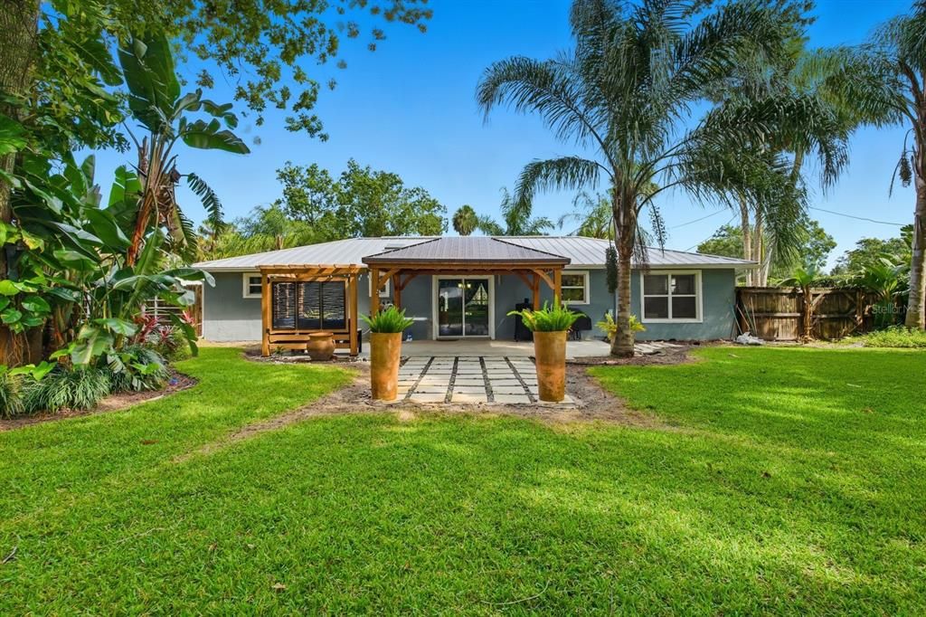 Active With Contract: $389,900 (3 beds, 2 baths, 1329 Square Feet)