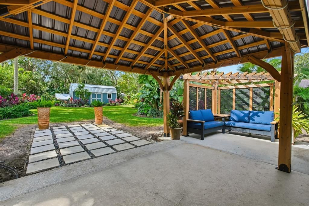 Active With Contract: $389,900 (3 beds, 2 baths, 1329 Square Feet)