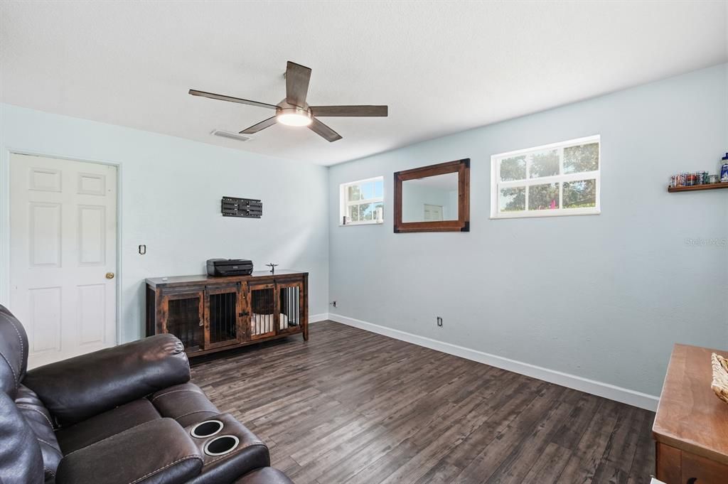 Active With Contract: $389,900 (3 beds, 2 baths, 1329 Square Feet)