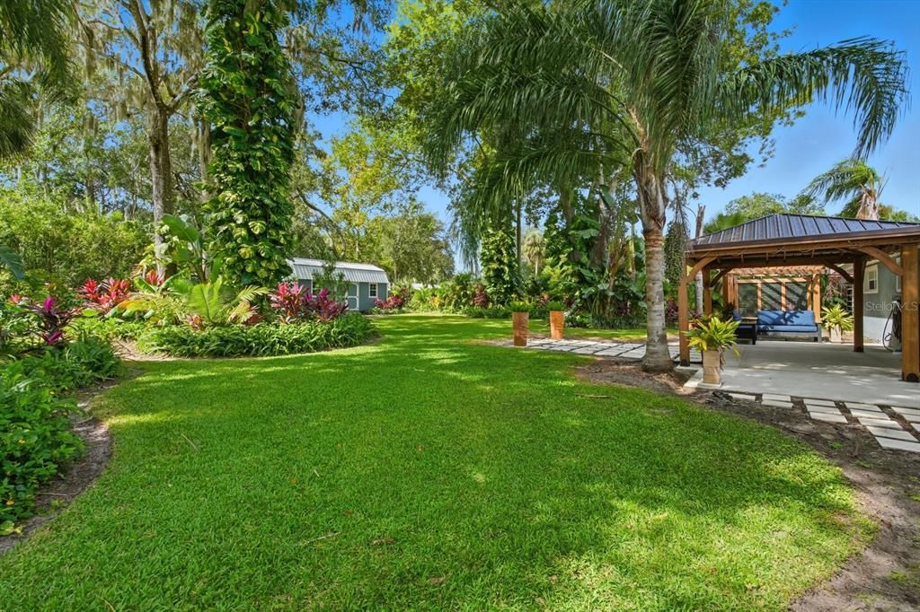 Active With Contract: $389,900 (3 beds, 2 baths, 1329 Square Feet)