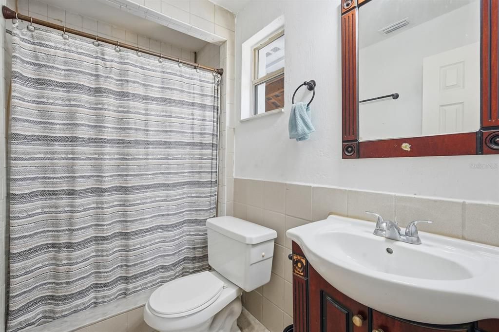 Active With Contract: $389,900 (3 beds, 2 baths, 1329 Square Feet)