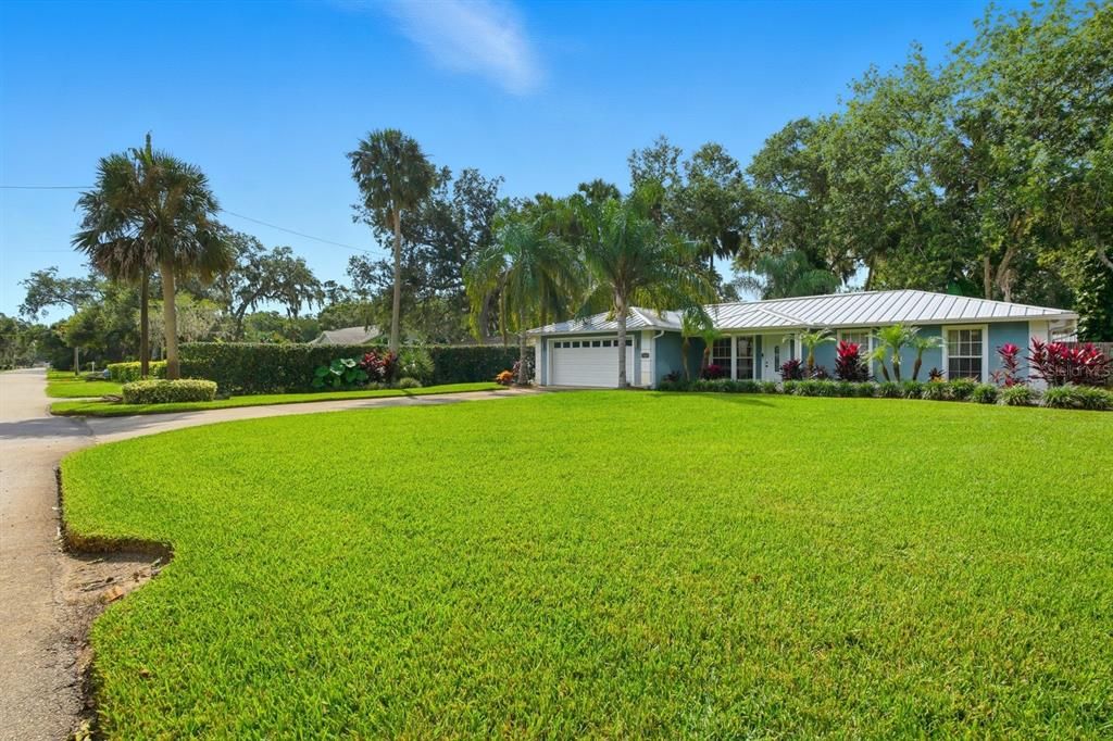 Active With Contract: $389,900 (3 beds, 2 baths, 1329 Square Feet)