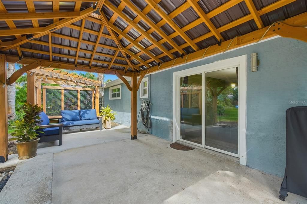 Active With Contract: $389,900 (3 beds, 2 baths, 1329 Square Feet)