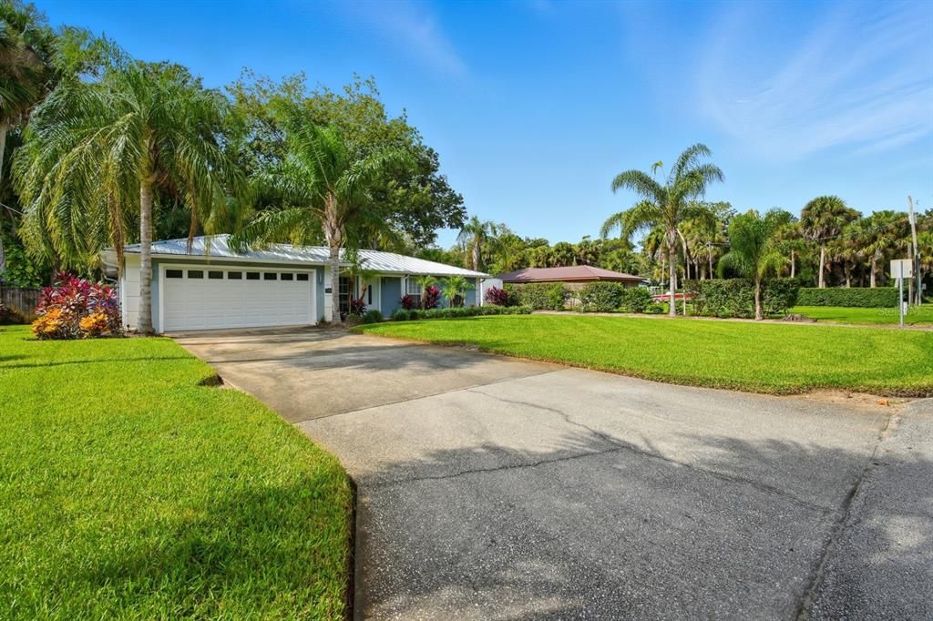 Active With Contract: $389,900 (3 beds, 2 baths, 1329 Square Feet)