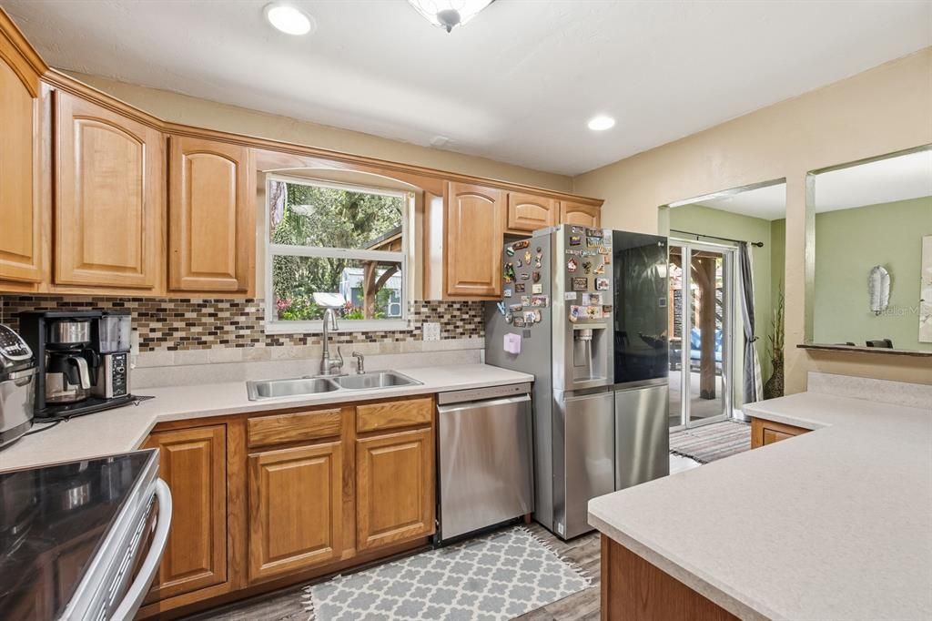 Active With Contract: $389,900 (3 beds, 2 baths, 1329 Square Feet)