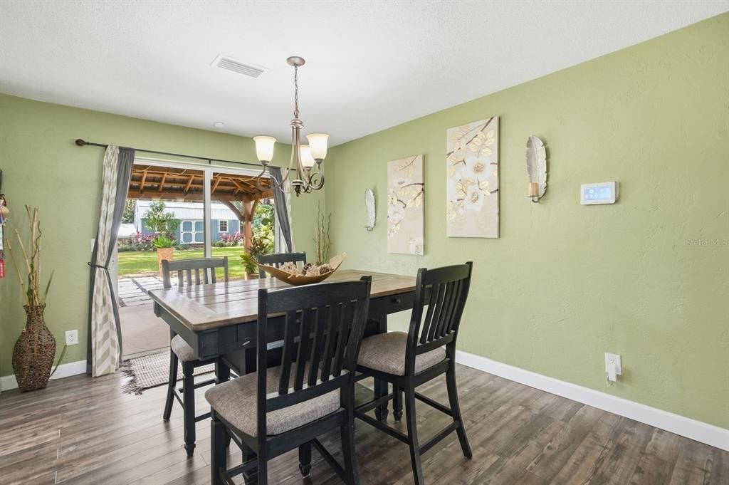 Active With Contract: $389,900 (3 beds, 2 baths, 1329 Square Feet)