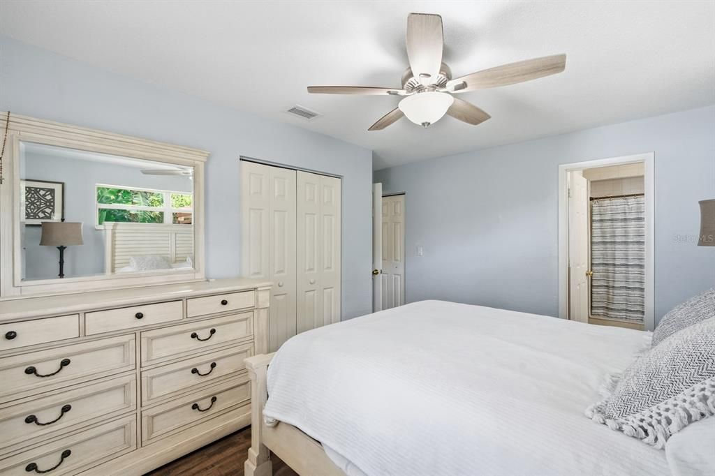 Active With Contract: $389,900 (3 beds, 2 baths, 1329 Square Feet)