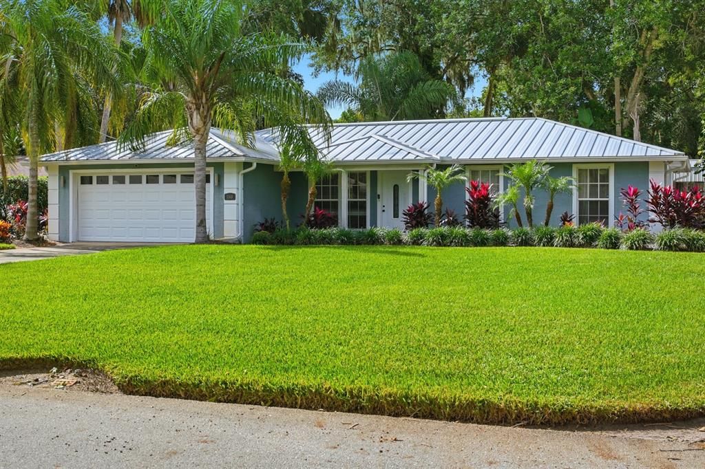 Active With Contract: $389,900 (3 beds, 2 baths, 1329 Square Feet)