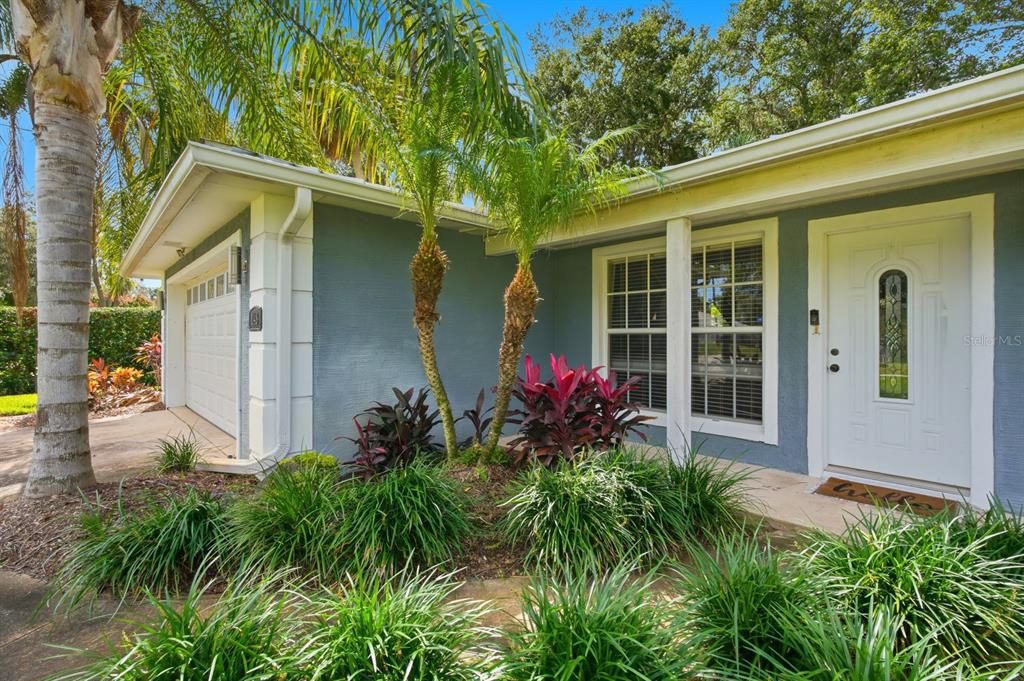 Active With Contract: $389,900 (3 beds, 2 baths, 1329 Square Feet)