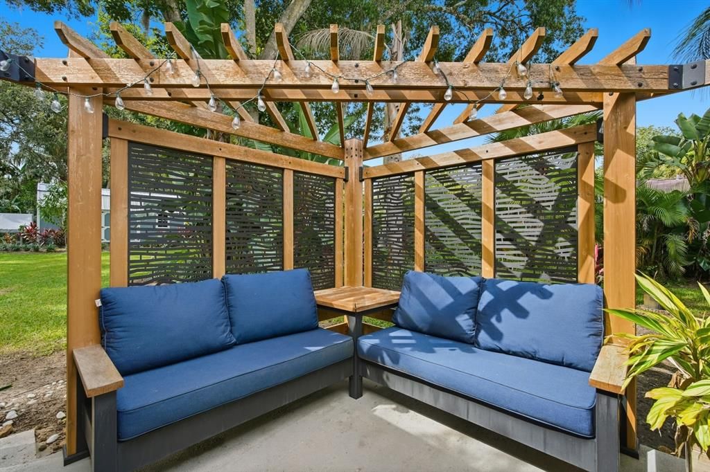 Active With Contract: $389,900 (3 beds, 2 baths, 1329 Square Feet)