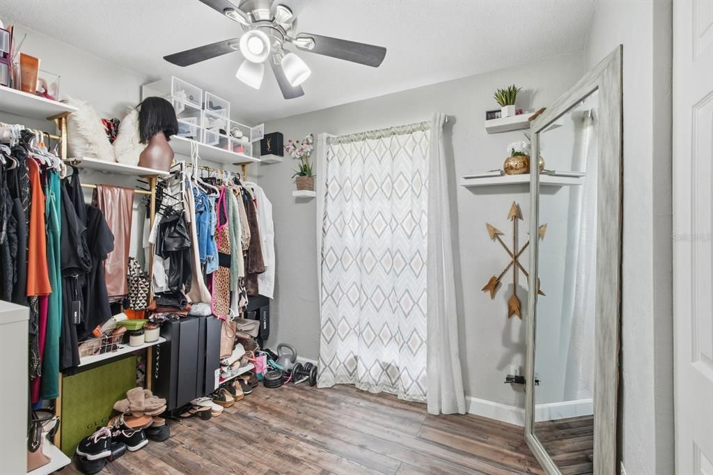 Active With Contract: $389,900 (3 beds, 2 baths, 1329 Square Feet)