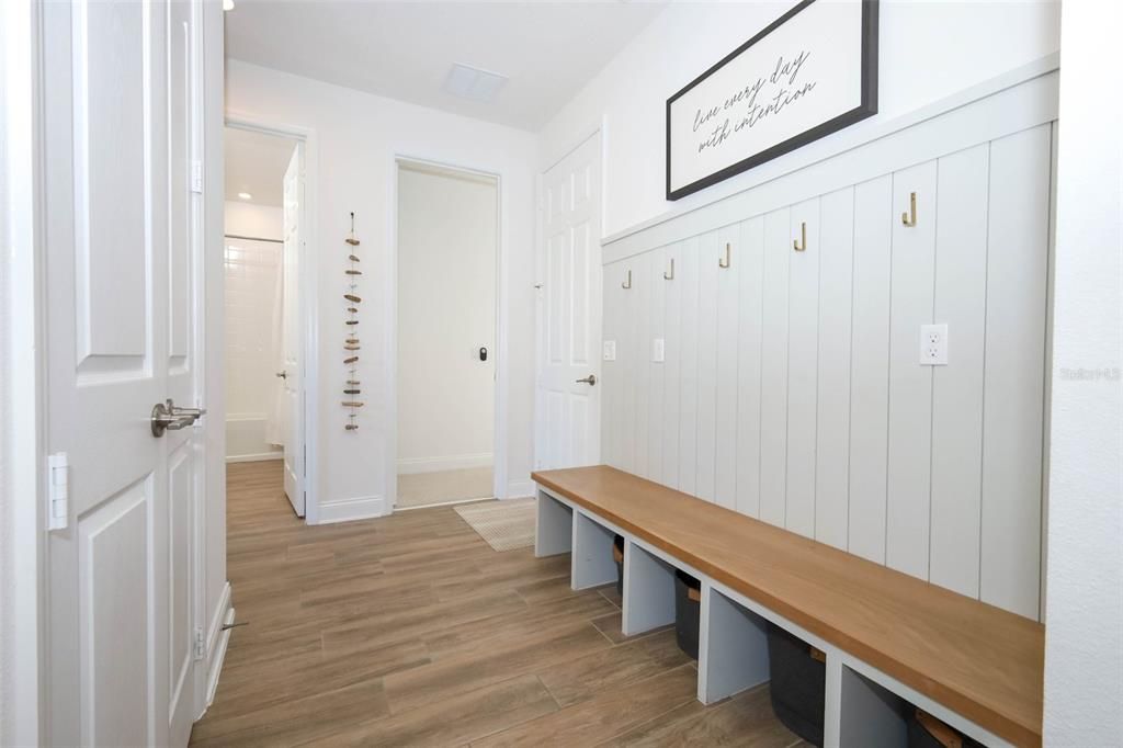 Под контрактом: $1,150,000 (6 спален, 5 ванн, 4858 Квадратных фут)