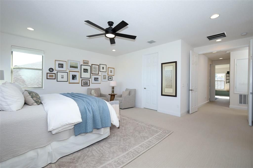 Под контрактом: $1,150,000 (6 спален, 5 ванн, 4858 Квадратных фут)