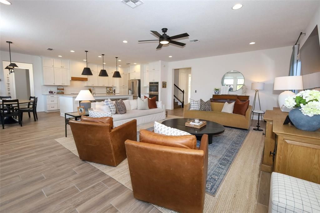 Под контрактом: $1,150,000 (6 спален, 5 ванн, 4858 Квадратных фут)