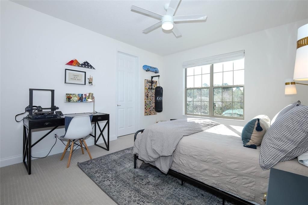 Под контрактом: $1,150,000 (6 спален, 5 ванн, 4858 Квадратных фут)