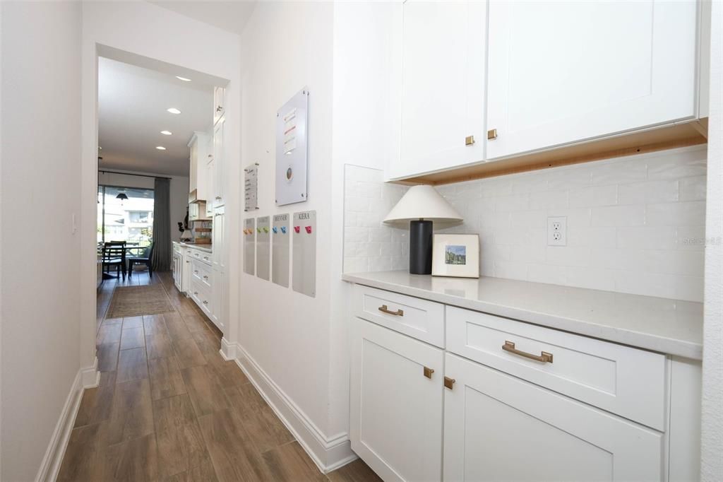 Под контрактом: $1,150,000 (6 спален, 5 ванн, 4858 Квадратных фут)