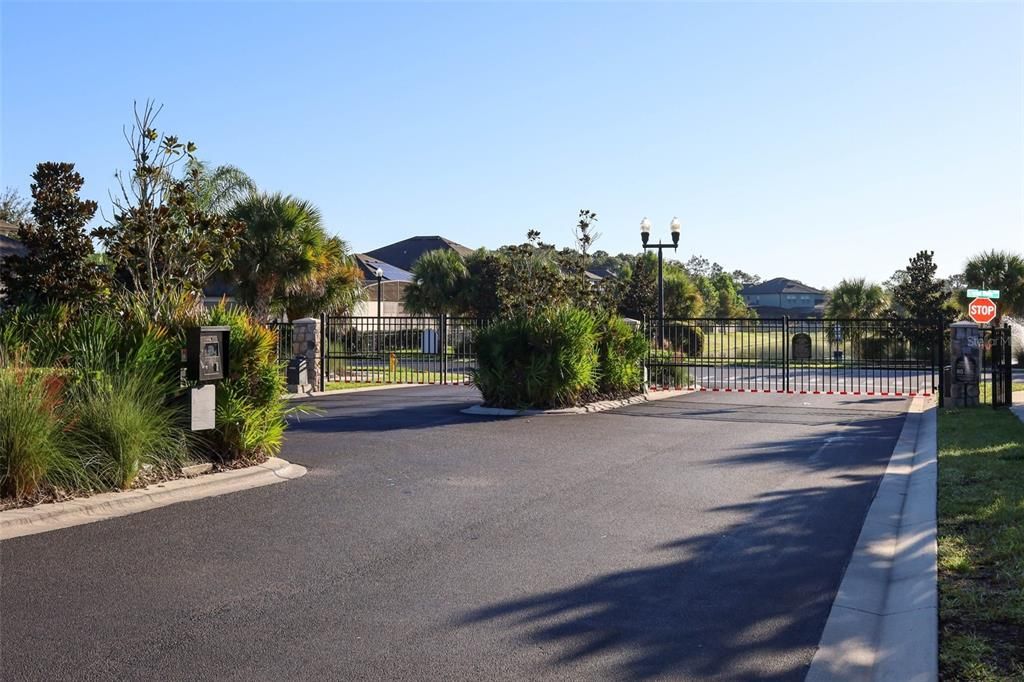 Под контрактом: $1,150,000 (6 спален, 5 ванн, 4858 Квадратных фут)