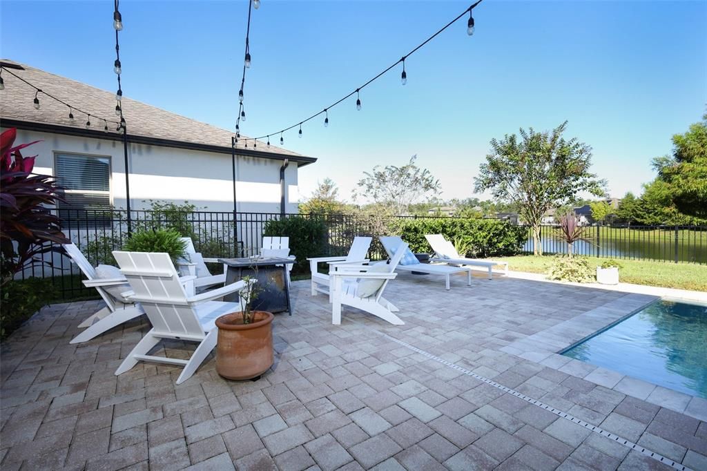 Под контрактом: $1,150,000 (6 спален, 5 ванн, 4858 Квадратных фут)