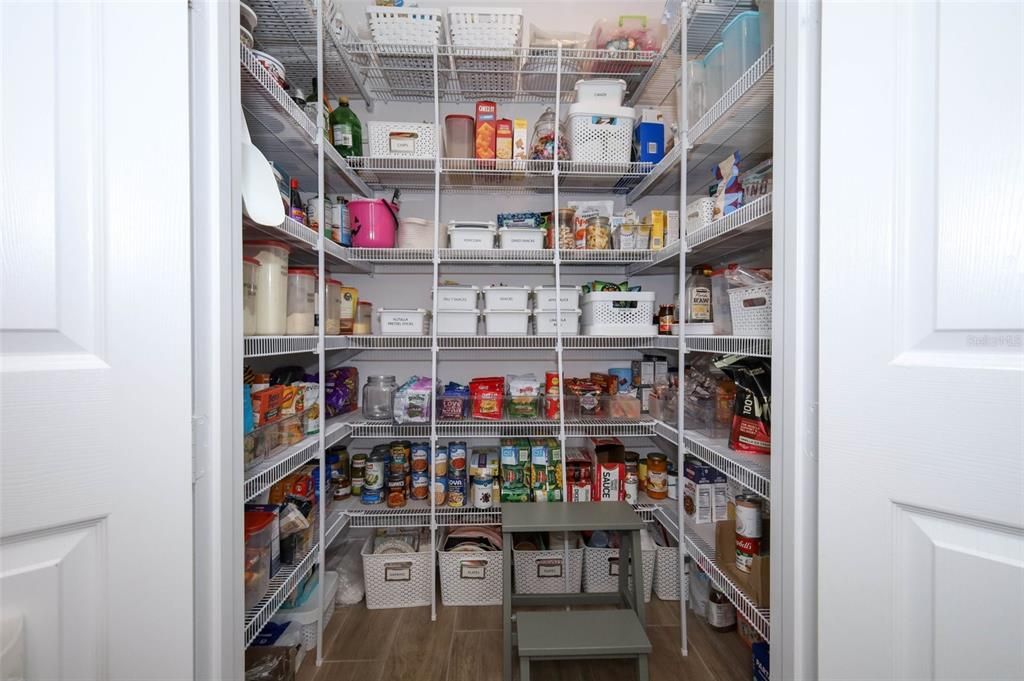 Под контрактом: $1,150,000 (6 спален, 5 ванн, 4858 Квадратных фут)