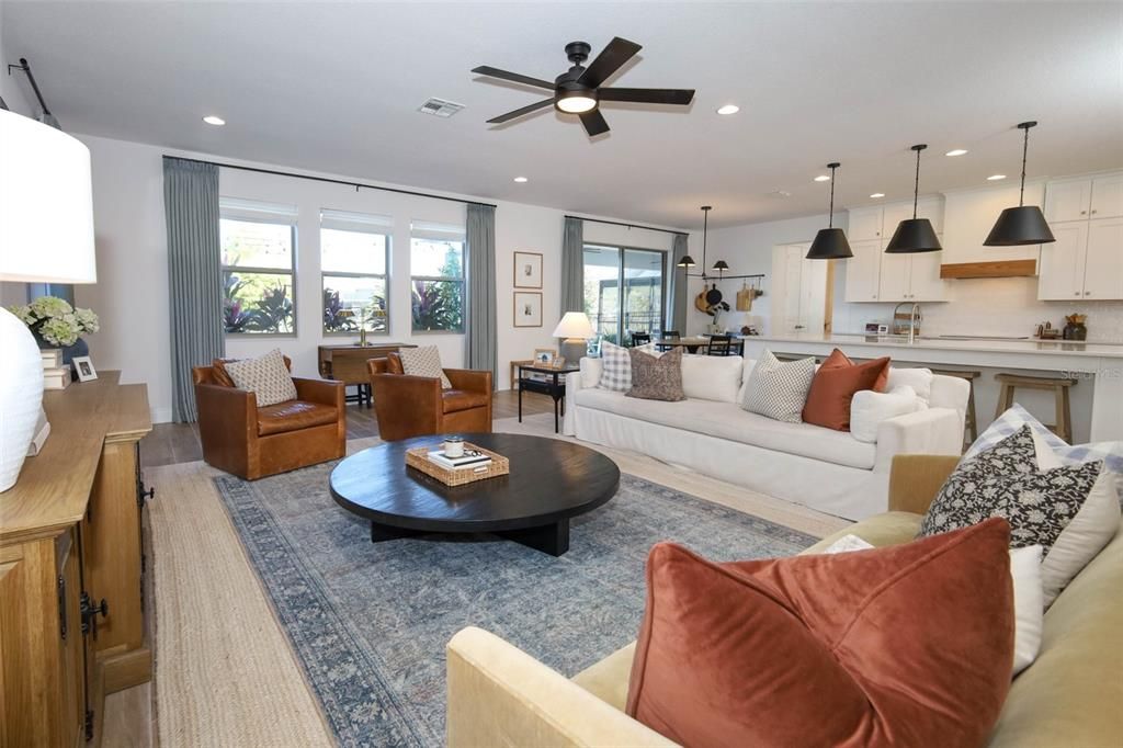 Под контрактом: $1,150,000 (6 спален, 5 ванн, 4858 Квадратных фут)