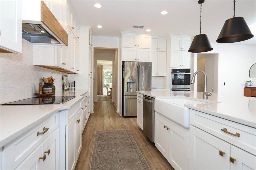 Под контрактом: $1,150,000 (6 спален, 5 ванн, 4858 Квадратных фут)