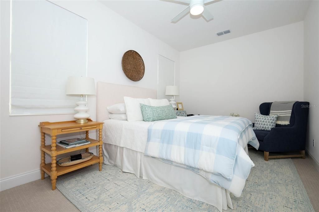 Под контрактом: $1,150,000 (6 спален, 5 ванн, 4858 Квадратных фут)