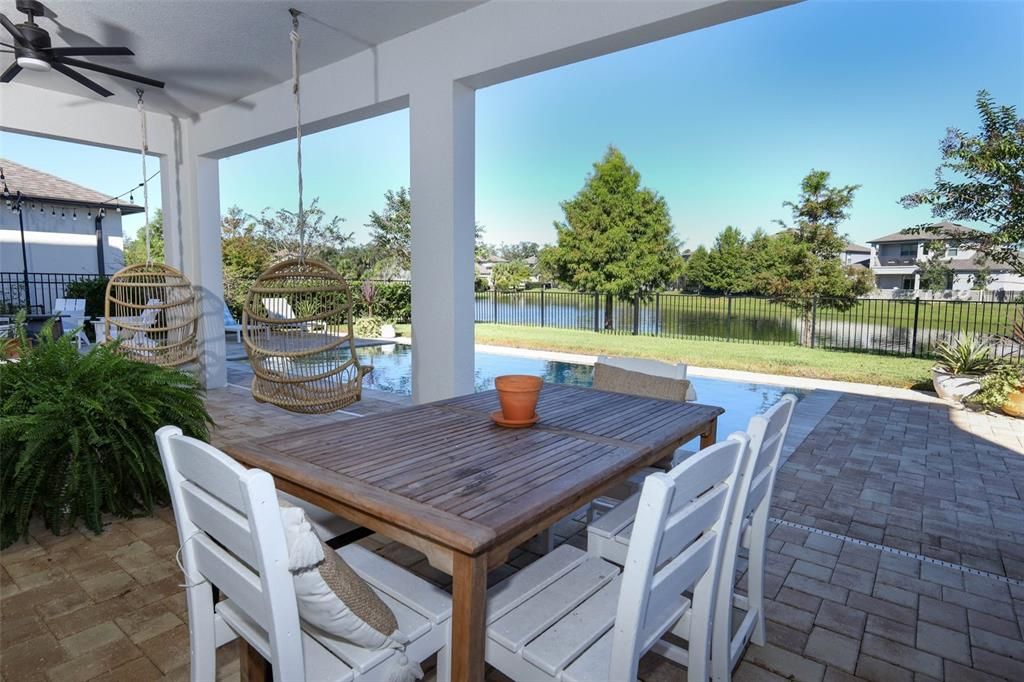 Под контрактом: $1,150,000 (6 спален, 5 ванн, 4858 Квадратных фут)