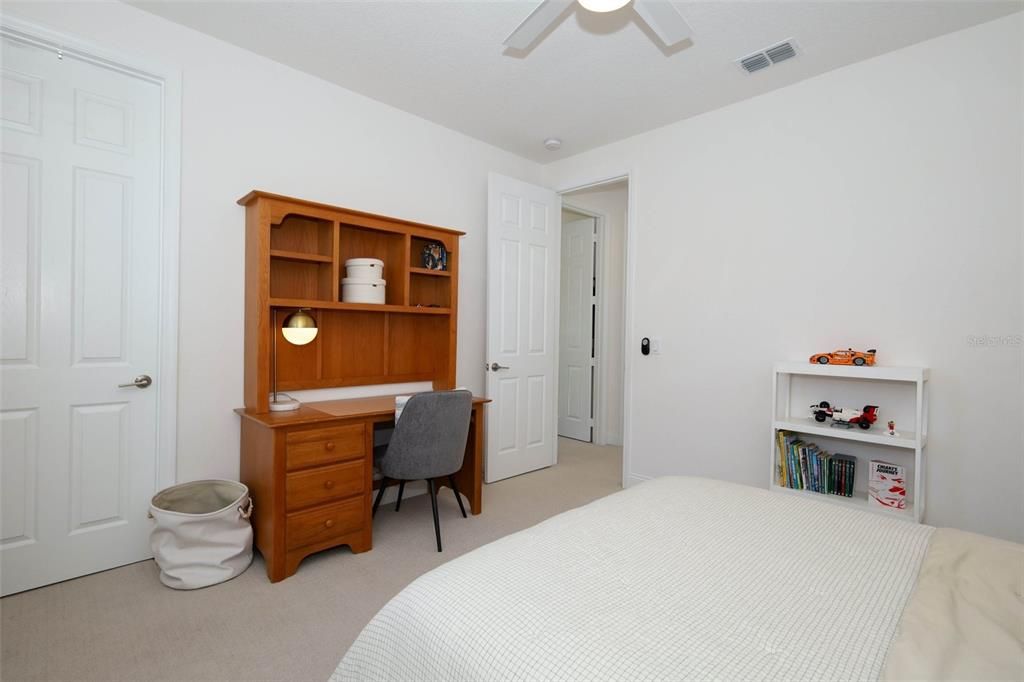 Под контрактом: $1,150,000 (6 спален, 5 ванн, 4858 Квадратных фут)