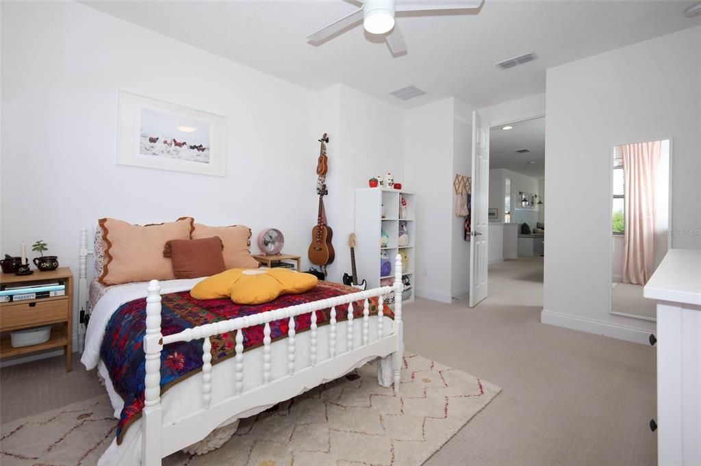 Под контрактом: $1,150,000 (6 спален, 5 ванн, 4858 Квадратных фут)