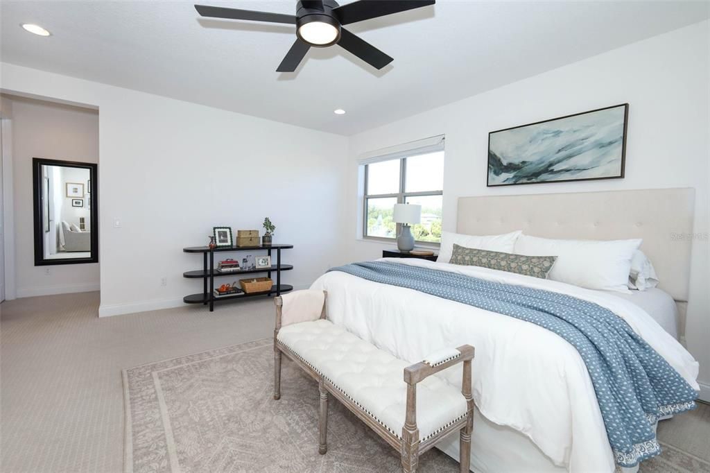 Под контрактом: $1,150,000 (6 спален, 5 ванн, 4858 Квадратных фут)