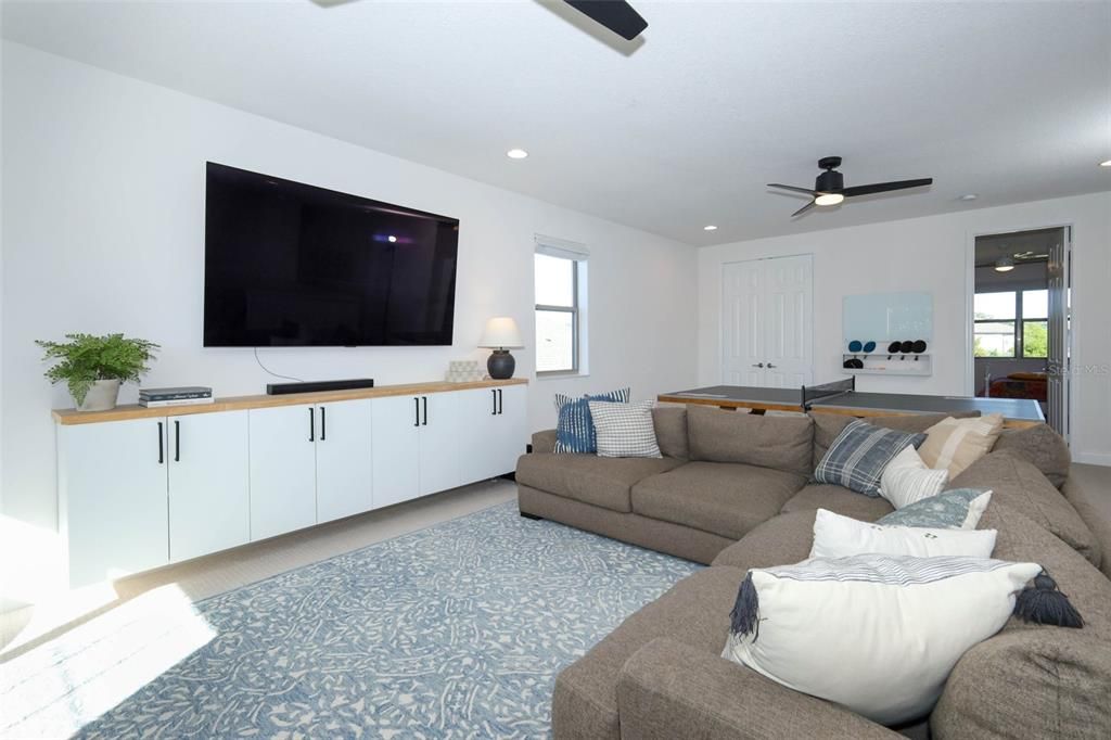 Под контрактом: $1,150,000 (6 спален, 5 ванн, 4858 Квадратных фут)