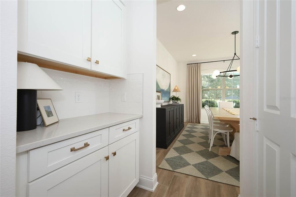 Под контрактом: $1,150,000 (6 спален, 5 ванн, 4858 Квадратных фут)