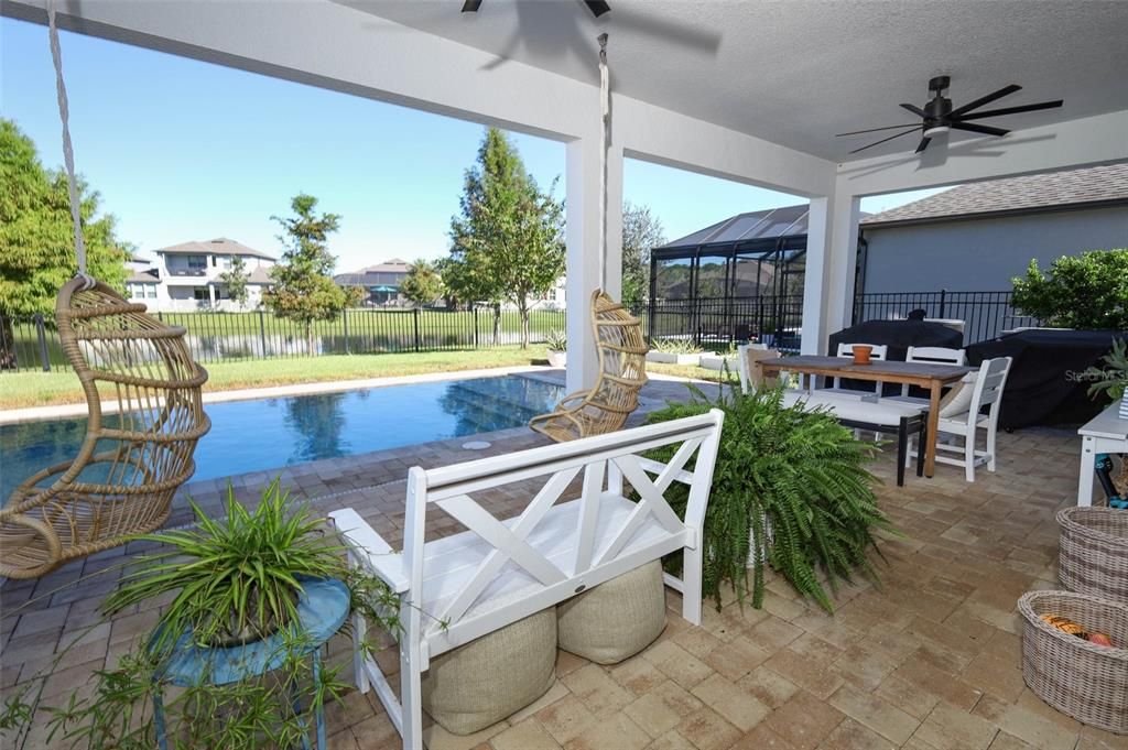 Под контрактом: $1,150,000 (6 спален, 5 ванн, 4858 Квадратных фут)