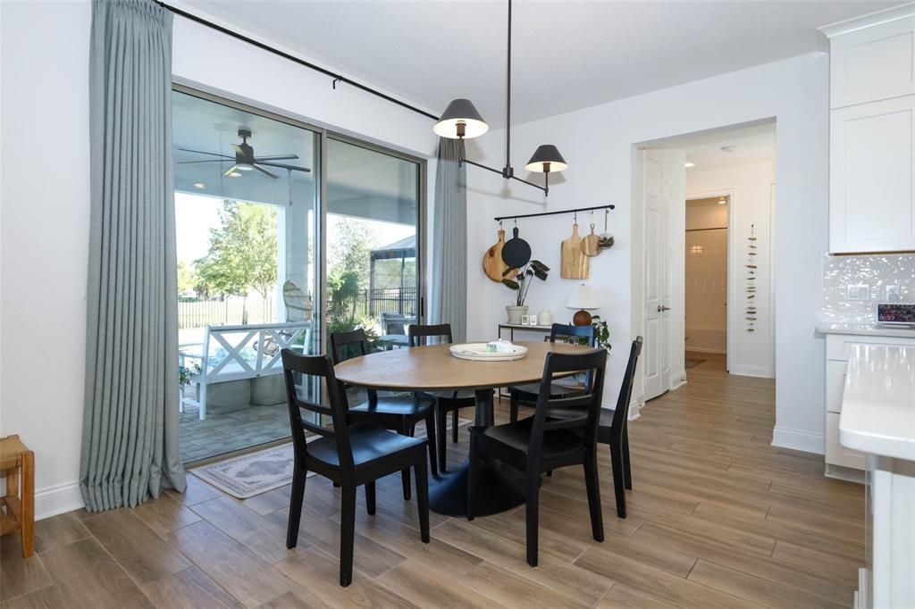 Под контрактом: $1,150,000 (6 спален, 5 ванн, 4858 Квадратных фут)