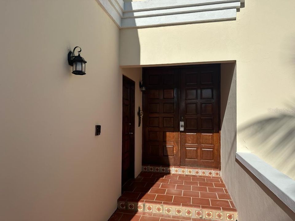 For Sale: $375,000 (2 beds, 2 baths, 1348 Square Feet)