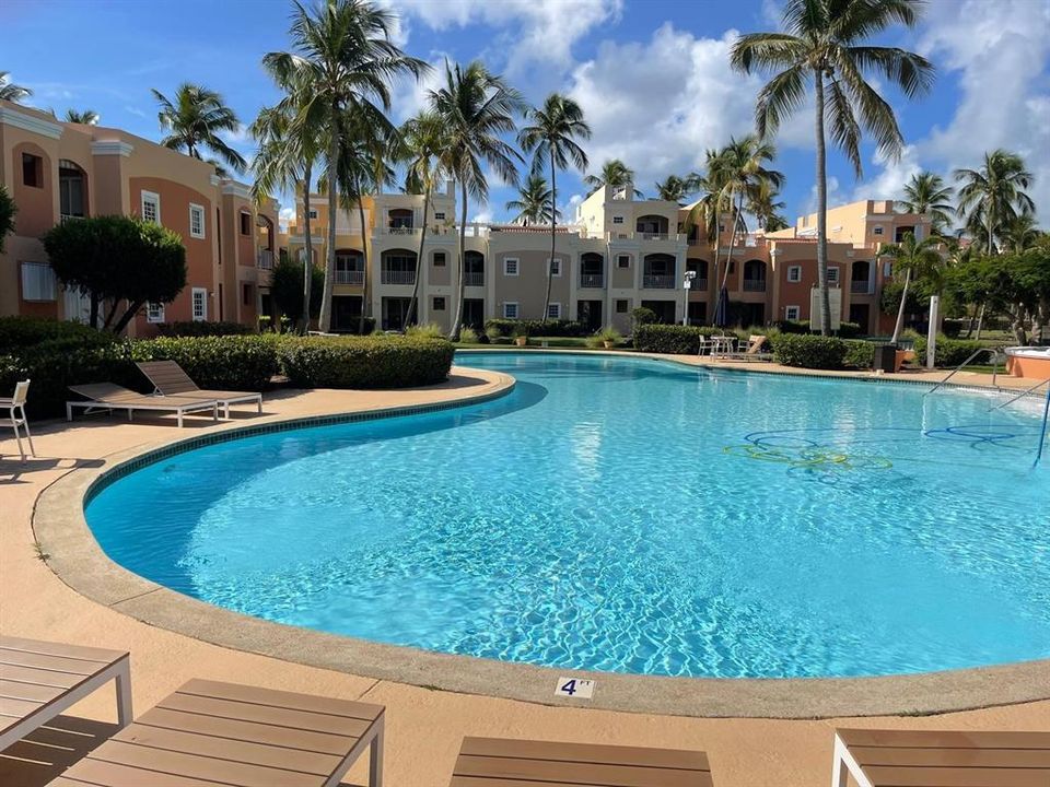 For Sale: $375,000 (2 beds, 2 baths, 1348 Square Feet)