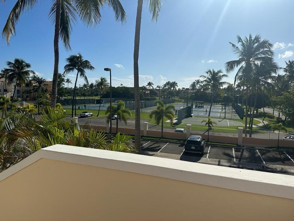 For Sale: $375,000 (2 beds, 2 baths, 1348 Square Feet)