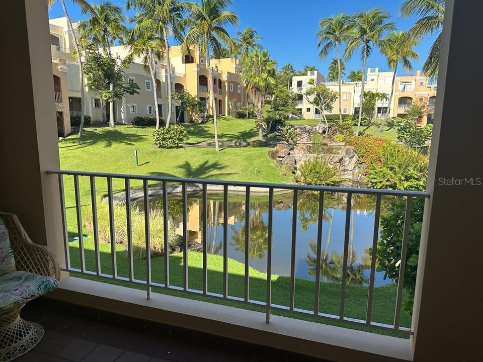 For Sale: $375,000 (2 beds, 2 baths, 1348 Square Feet)