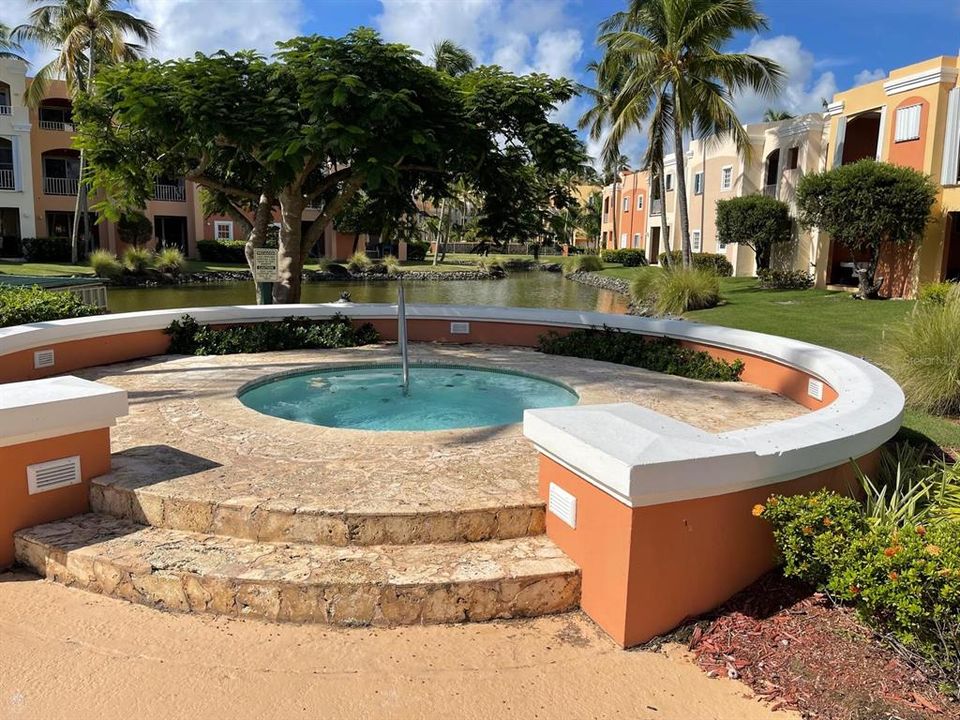 For Sale: $375,000 (2 beds, 2 baths, 1348 Square Feet)